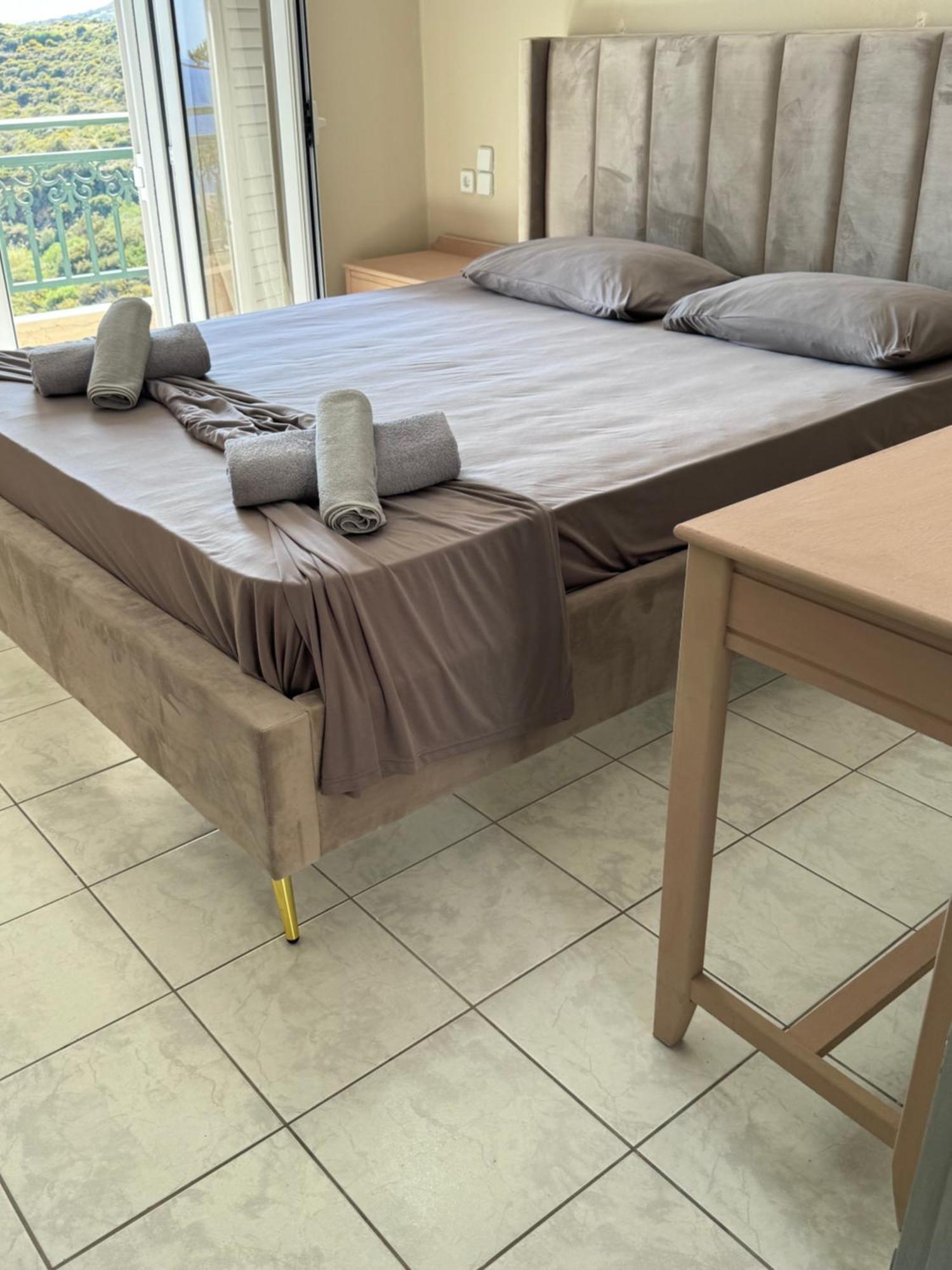 Golden View Apartment Agia Pelagia Екстериор снимка
